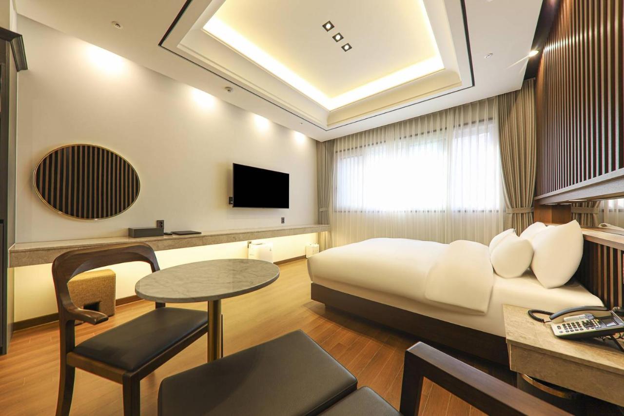 Hotel Demer موكبو المظهر الخارجي الصورة