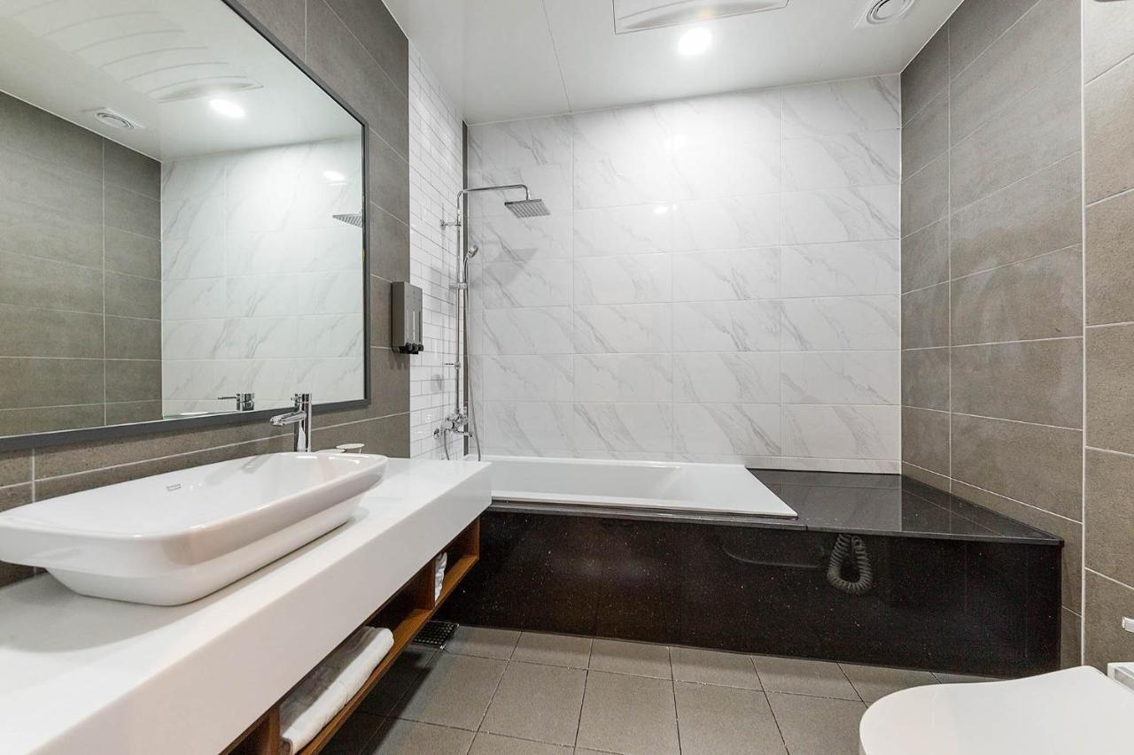 Hotel Demer موكبو المظهر الخارجي الصورة