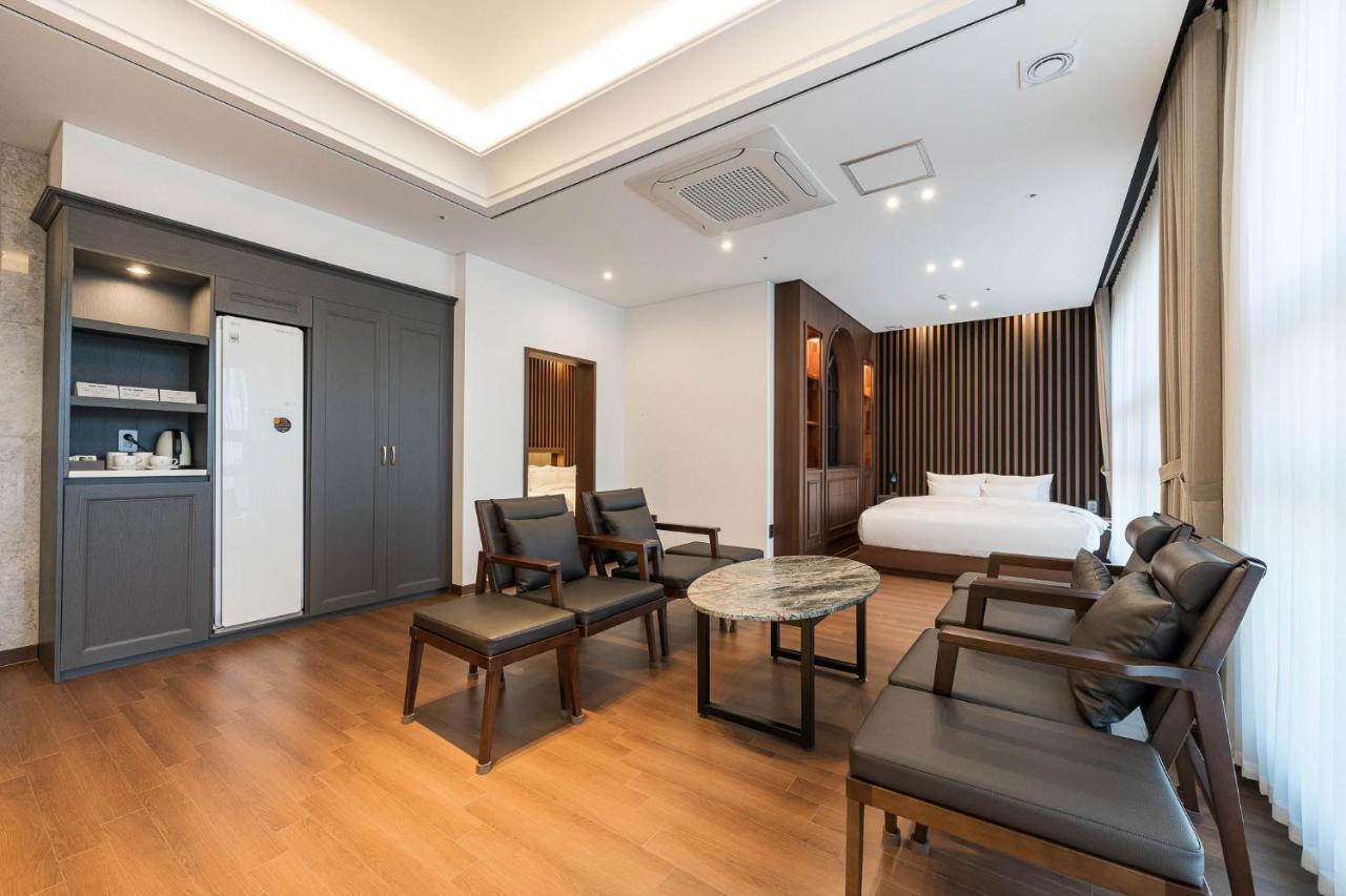 Hotel Demer موكبو المظهر الخارجي الصورة